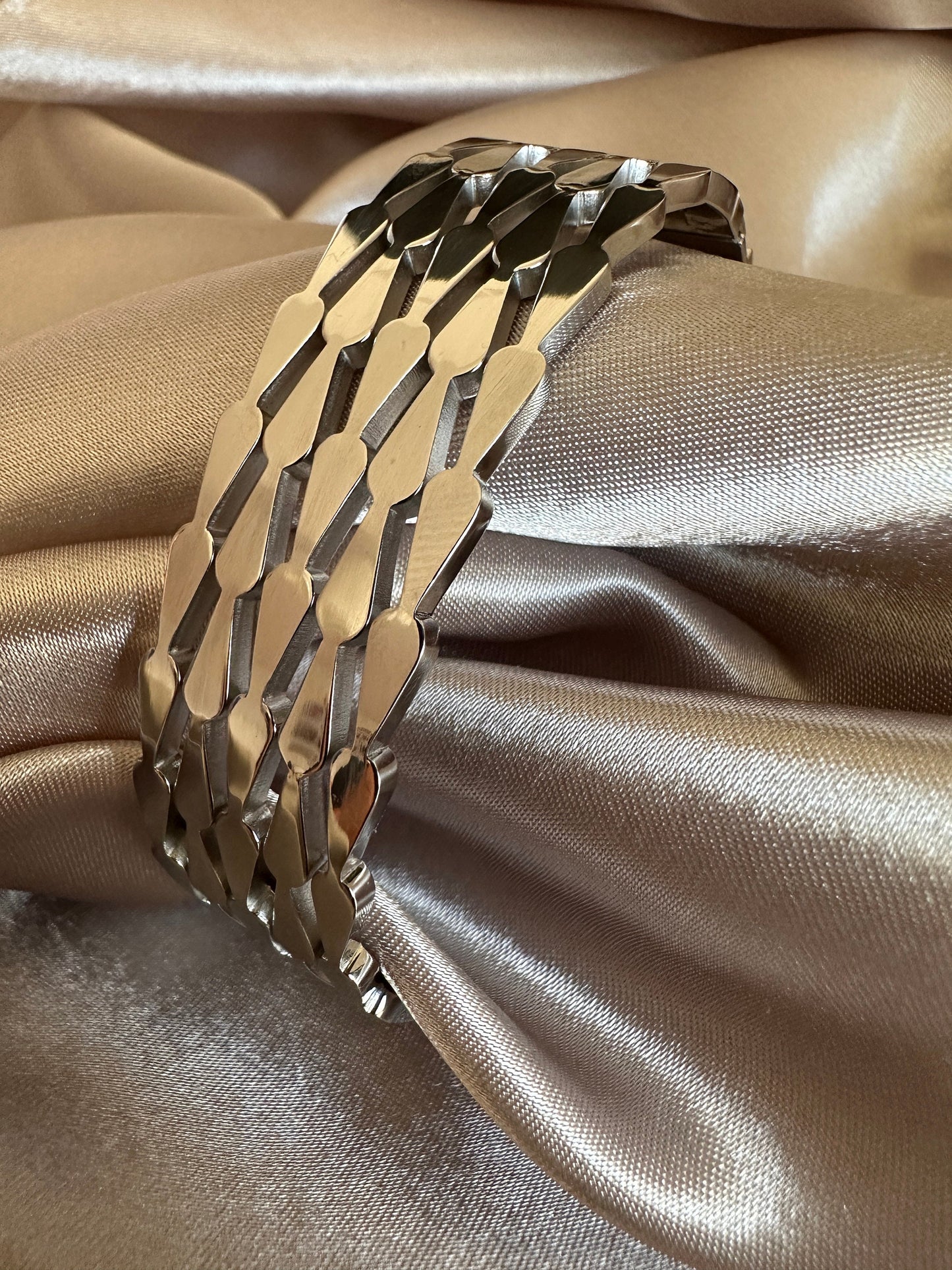 Stainless Steel Silver Bangle: Tarnishproof, Hypoallergenic