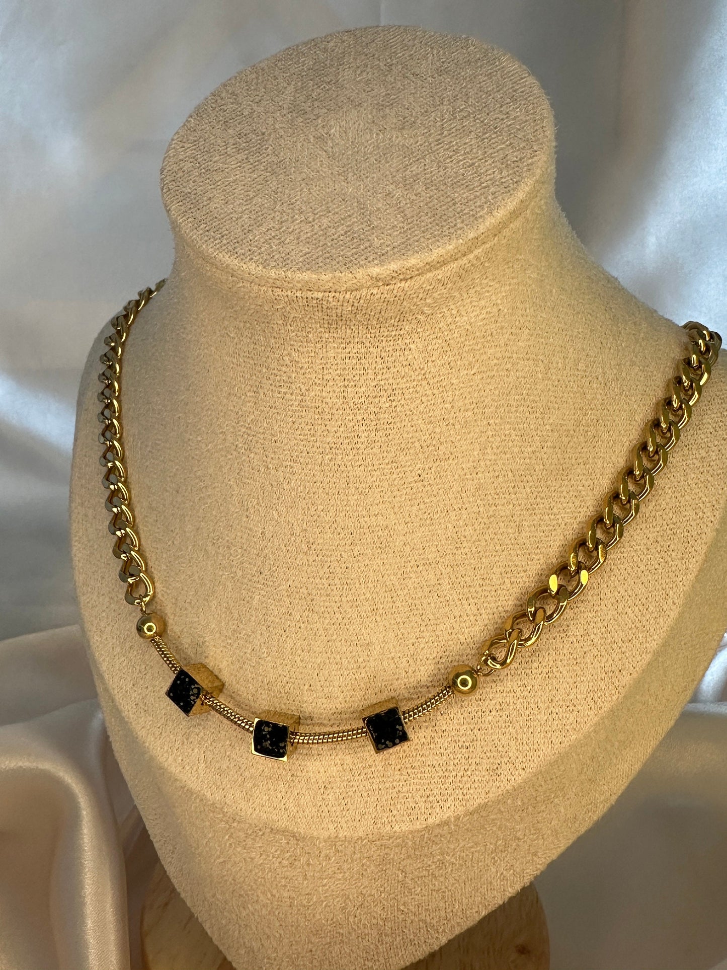 Gold Figaro Chain Necklace: Hypoallergenic Gift for Mom