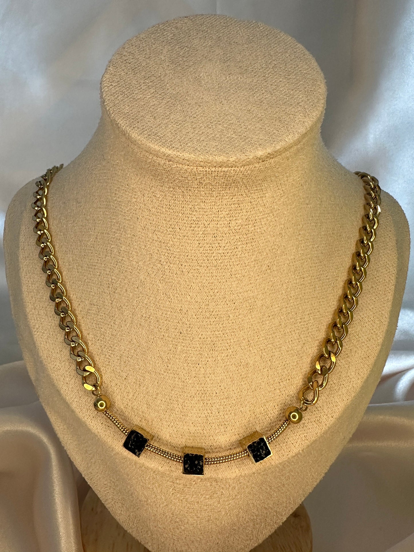 Gold Figaro Chain Necklace: Hypoallergenic Gift for Mom
