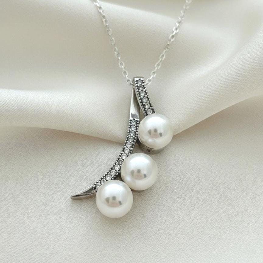 Sterling Silver Pearl Pendant Necklace - Elegant 3-Pearl Design