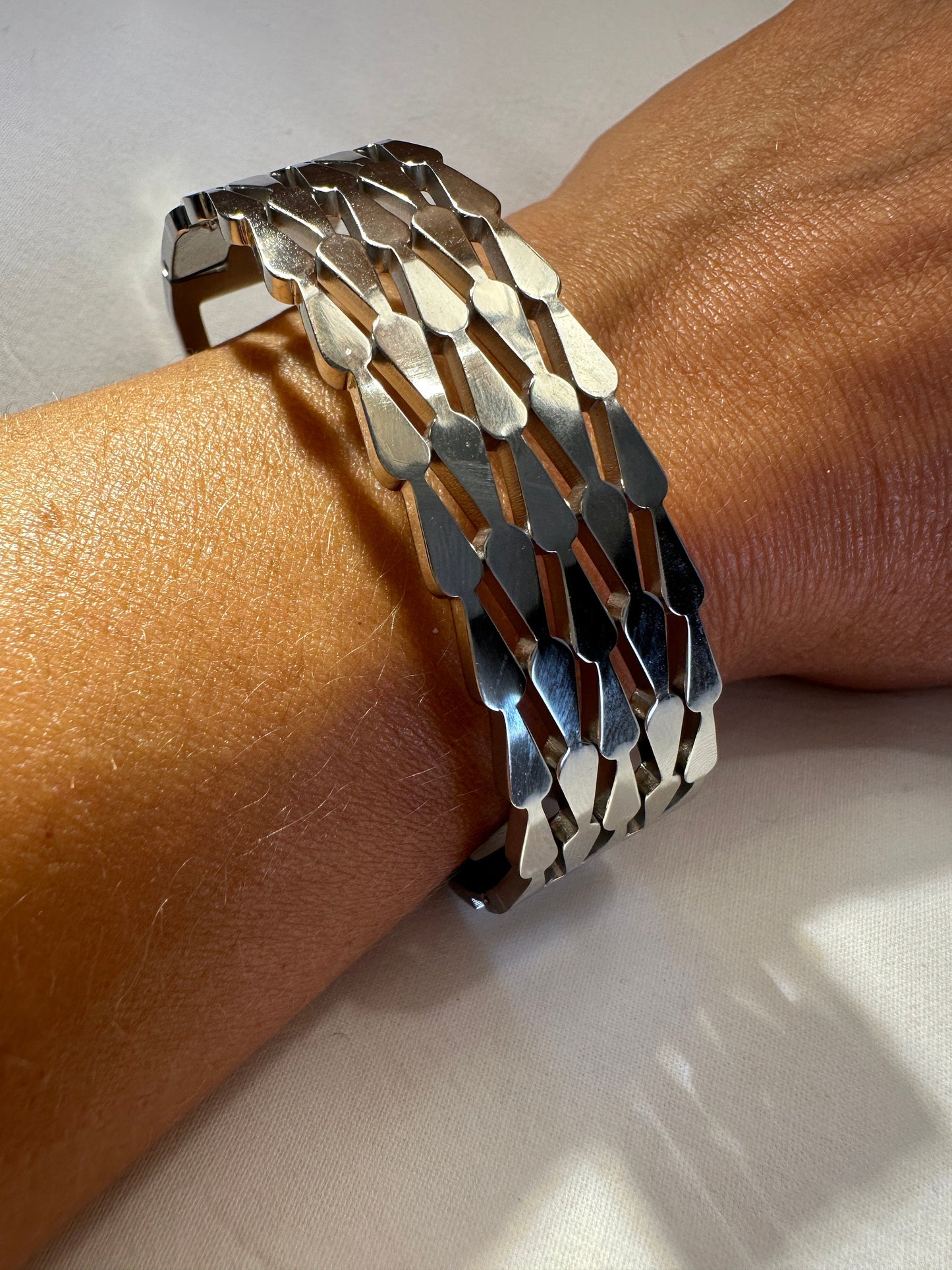 Stainless Steel Silver Bangle: Tarnishproof, Hypoallergenic