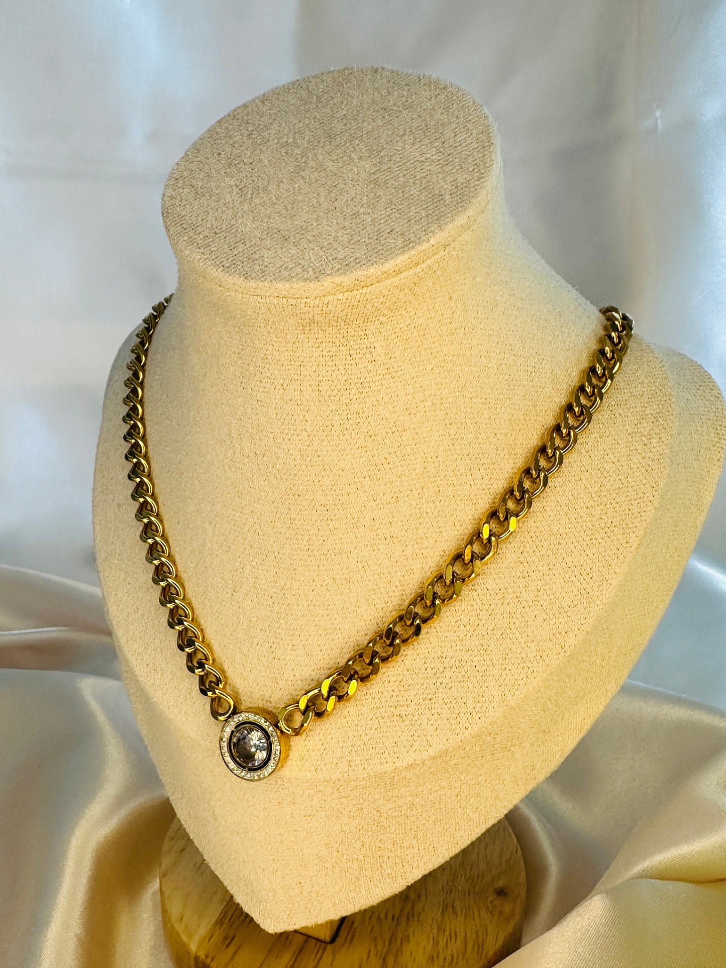 Gold Solitaire Necklace: Hypoallergenic Steel Chain