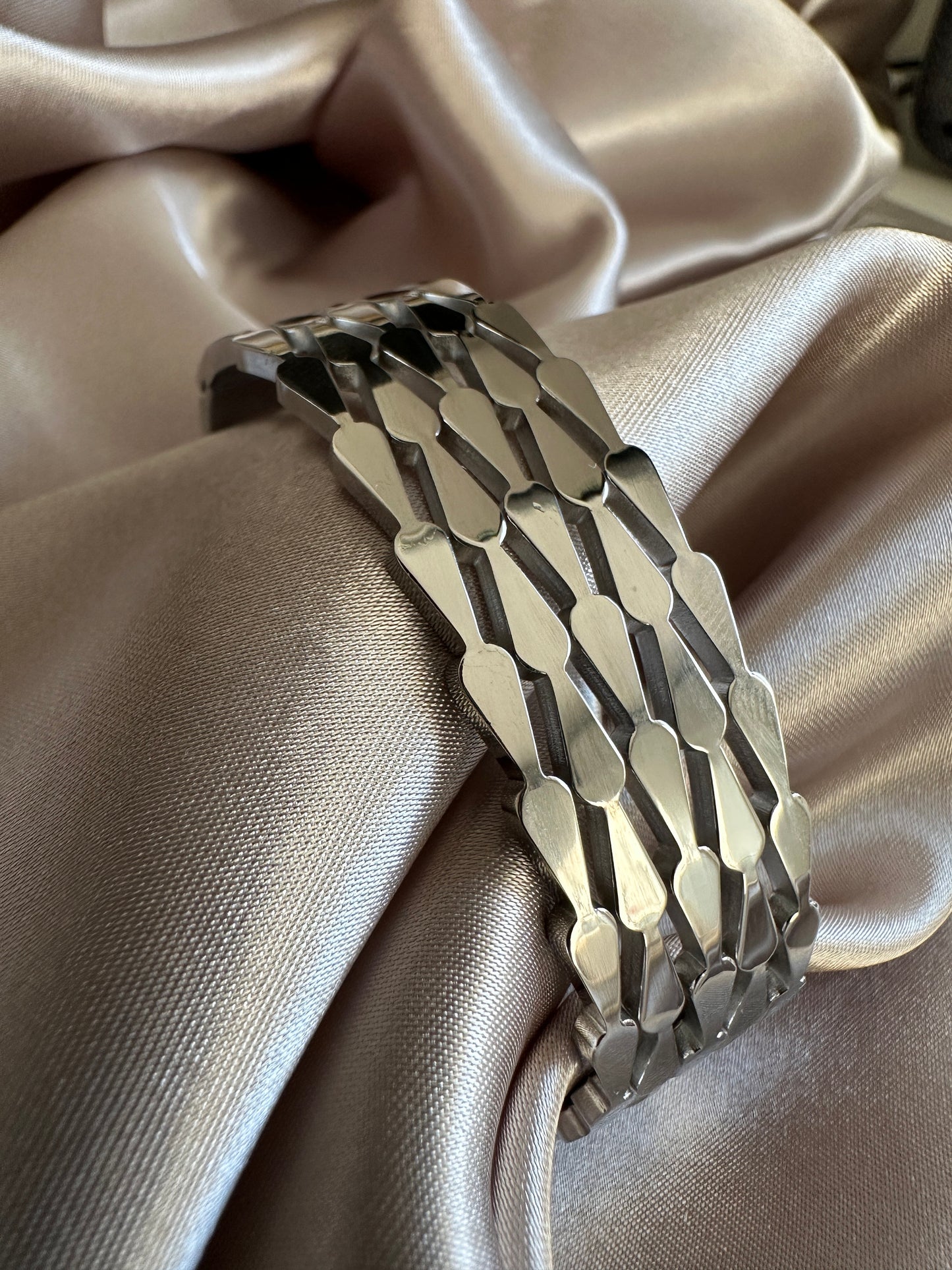 Stainless Steel Silver Bangle: Tarnishproof, Hypoallergenic