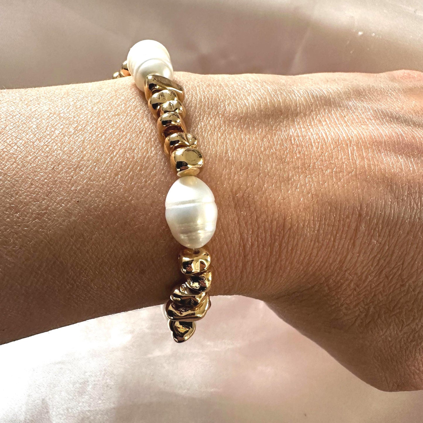 Natural Pearl and Free Form Hematite Bracelet– Delicate Handmade Jewelry for Women