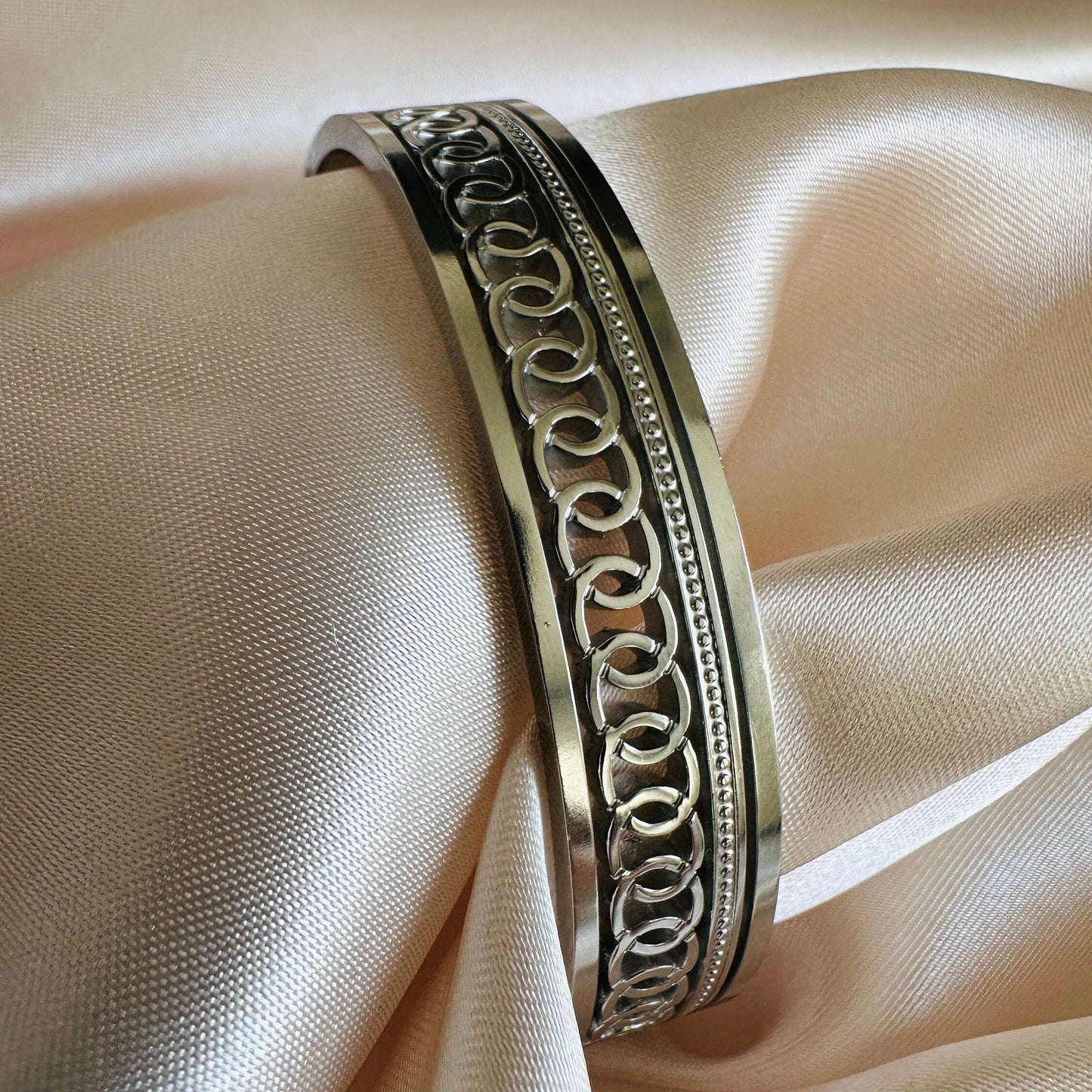 Stainless Steel Silver Bangle: Tarnishproof Chain Design