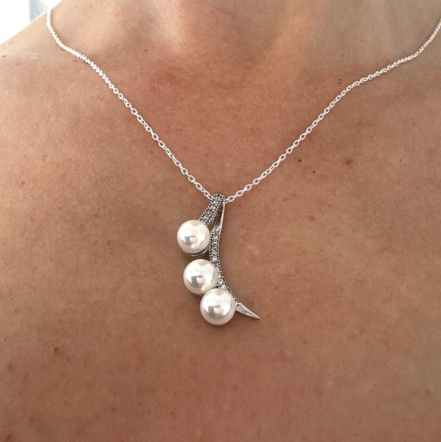 Sterling Silver Pearl Pendant Necklace - Elegant 3-Pearl Design