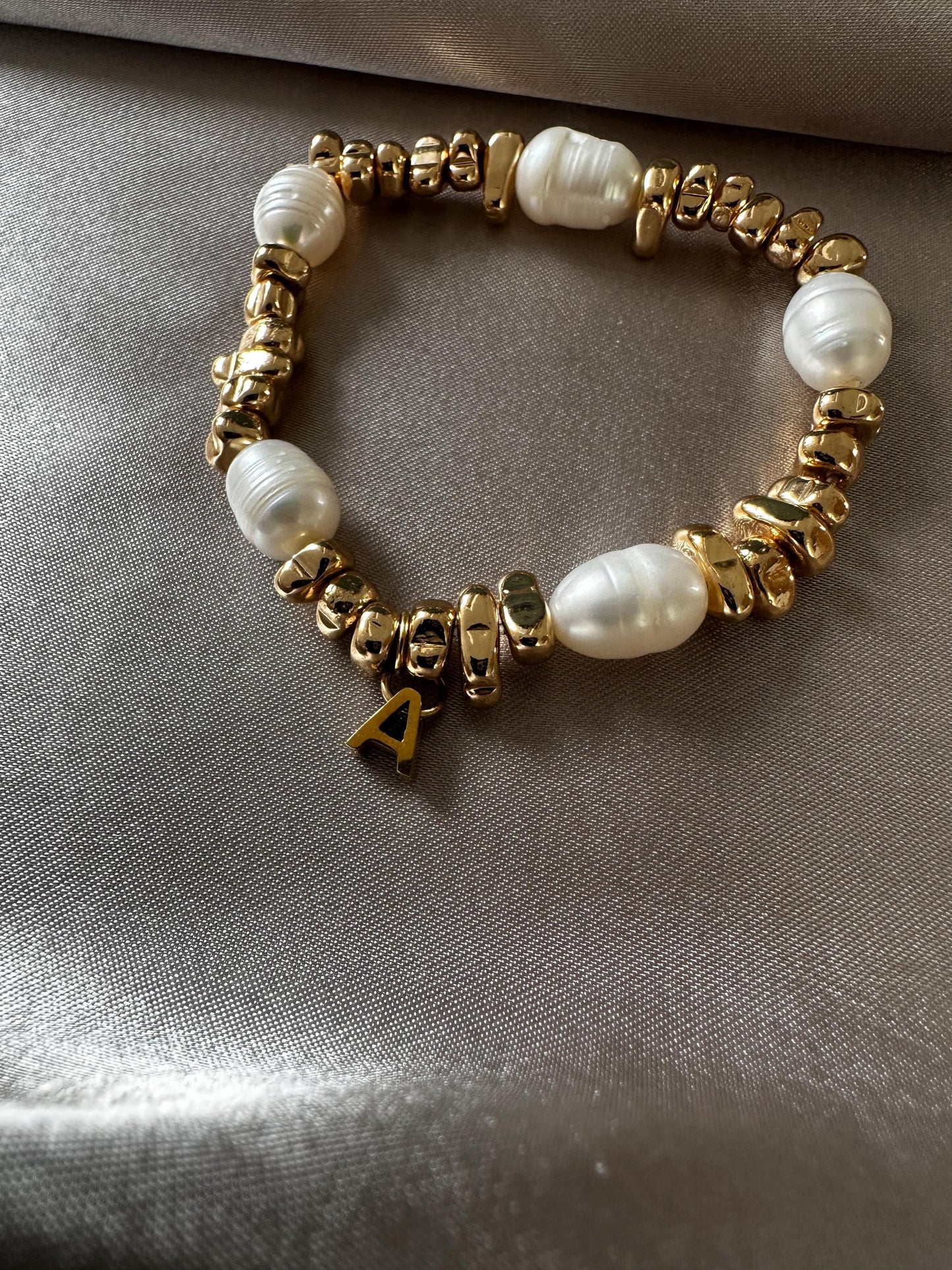 Natural Pearl and Free Form Hematite Bracelet– Delicate Handmade Jewelry for Women