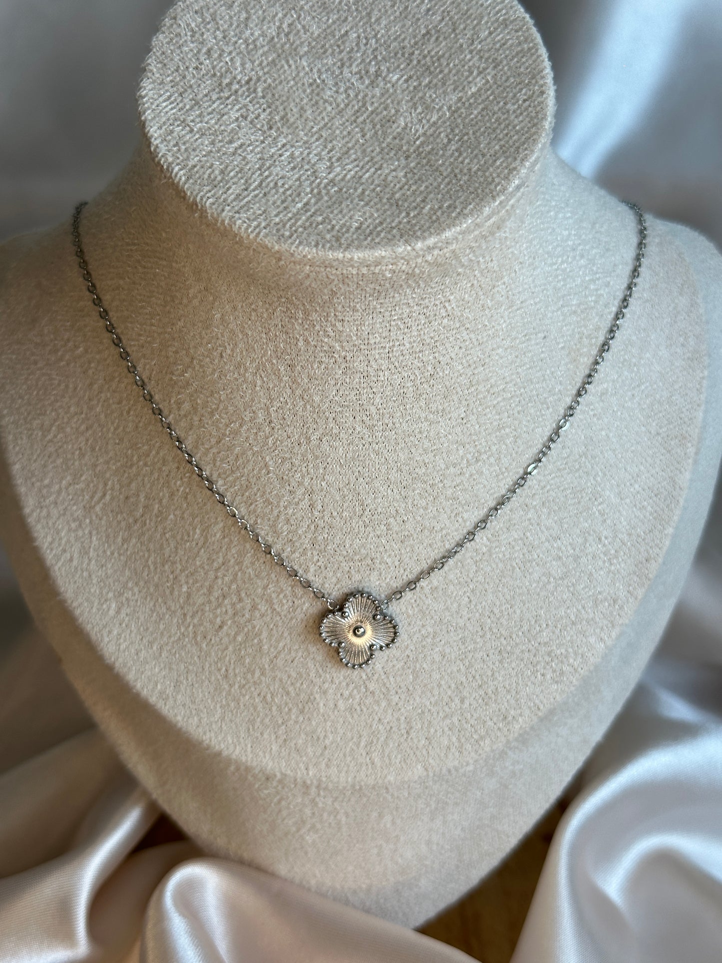 Delicia Four Leaf Clover Necklace Silver