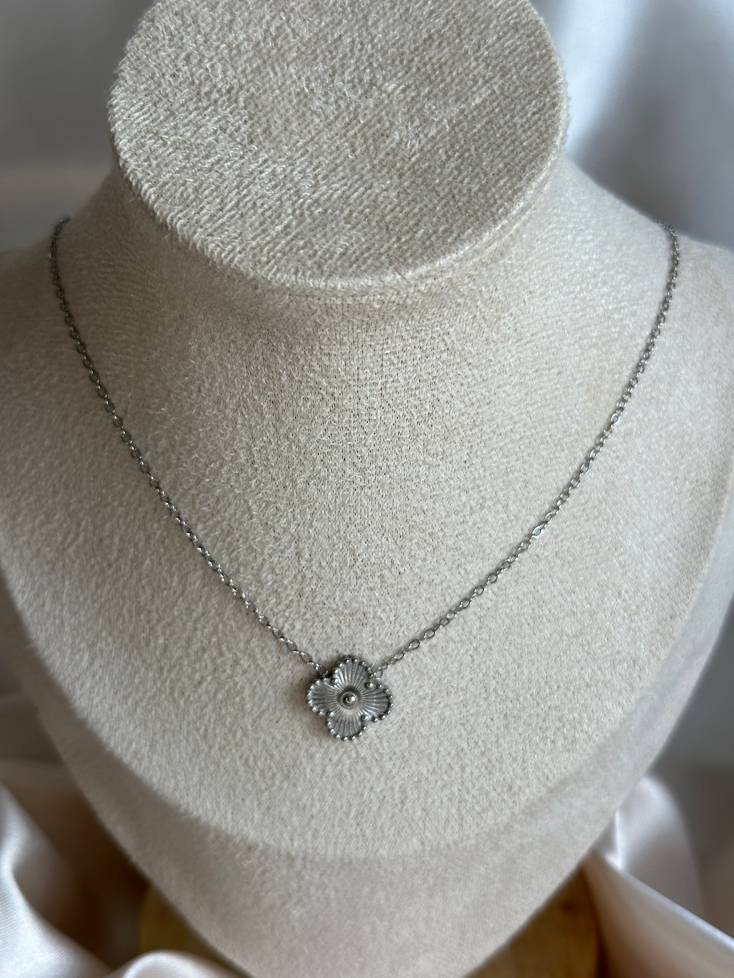 Delicia Four Leaf Clover Necklace Silver