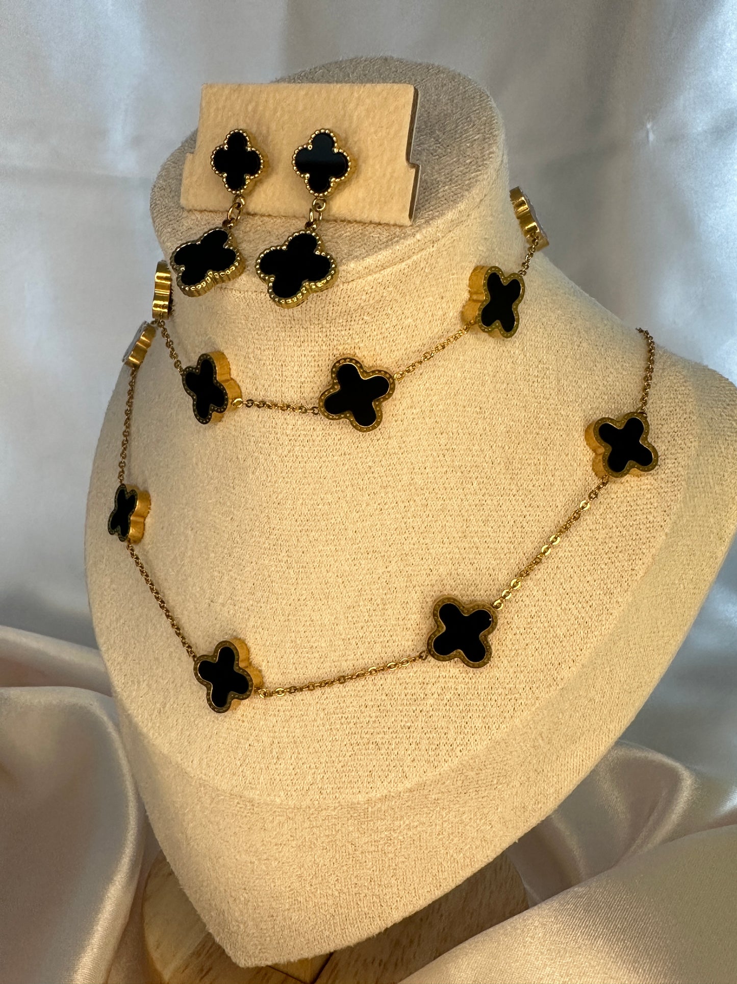 Fiona Four Leaf Clover Necklace Black