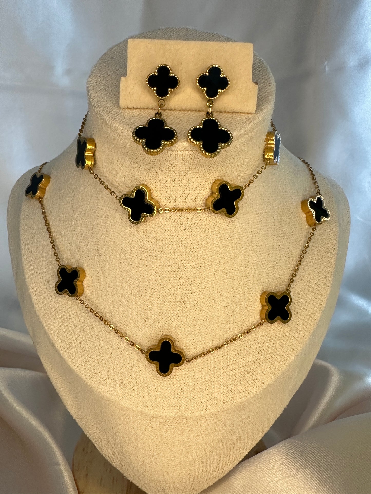 Fiona Four Leaf Clover Necklace Set Black