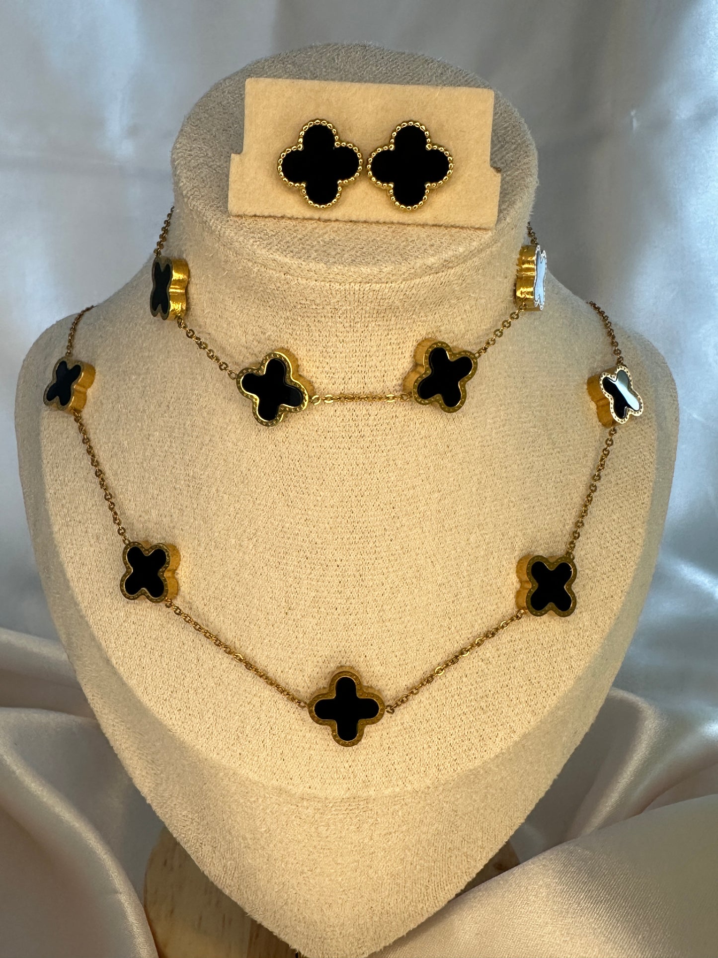 Fiona Four Leaf Clover Necklace Set Black