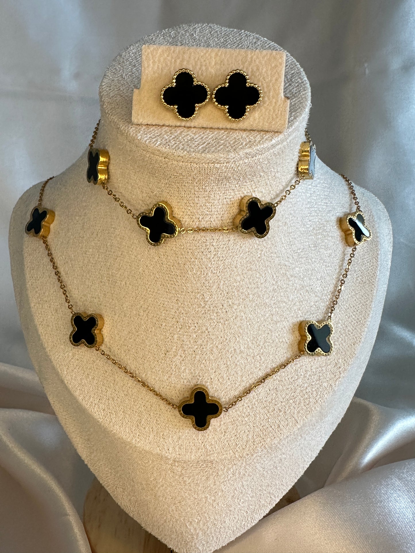 Fiona Four Leaf Clover Necklace Set Black