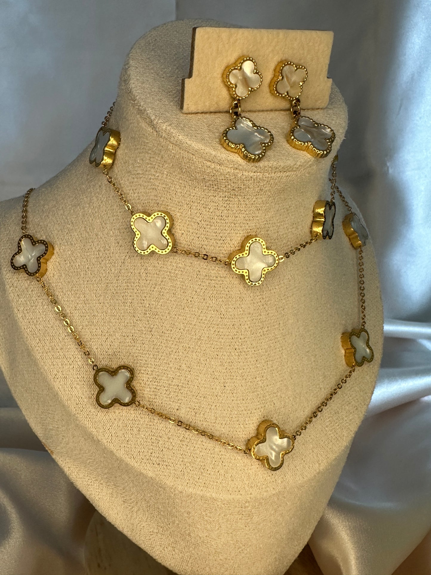 Cassia Four Leaf Clover Necklace Set Pearl