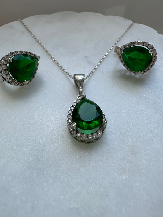 Gloria Emerald Teardrop Dainty Necklace Set