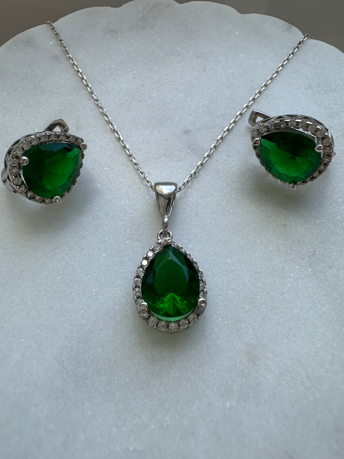 Gloria Emerald Teardrop Dainty Necklace Set