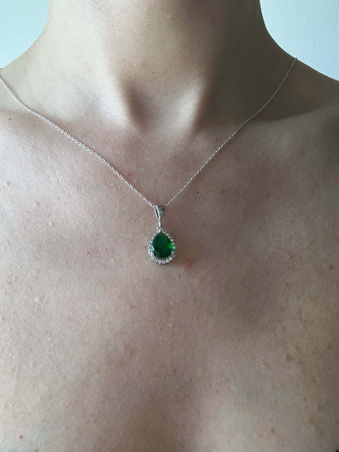 Gloria Emerald Teardrop Dainty Necklace Set