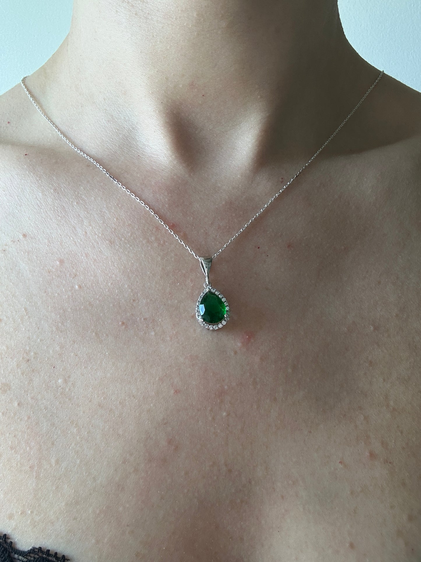 Gloria Emerald Teardrop Dainty Necklace Set