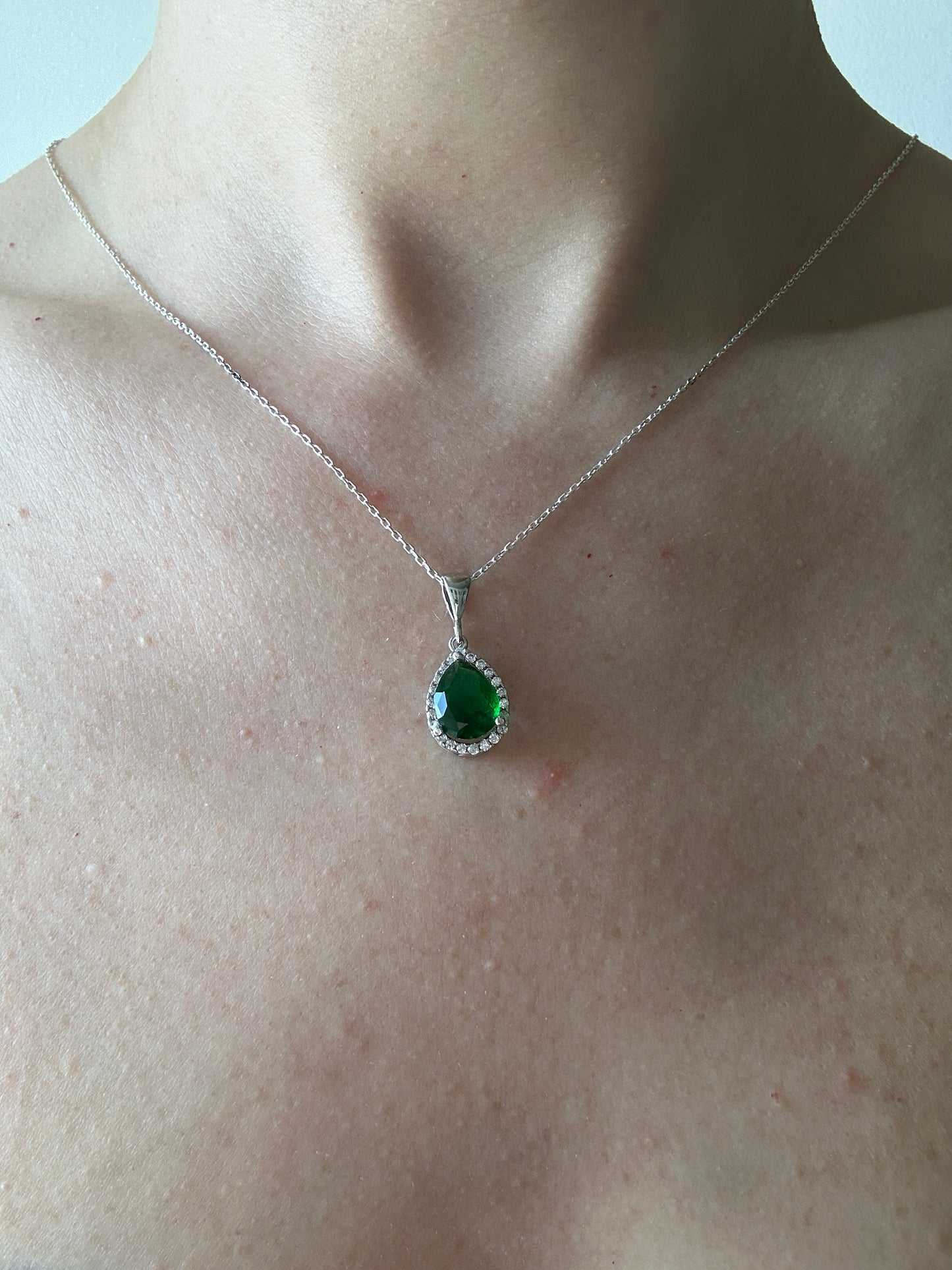 Gloria Emerald Teardrop Dainty Necklace Set