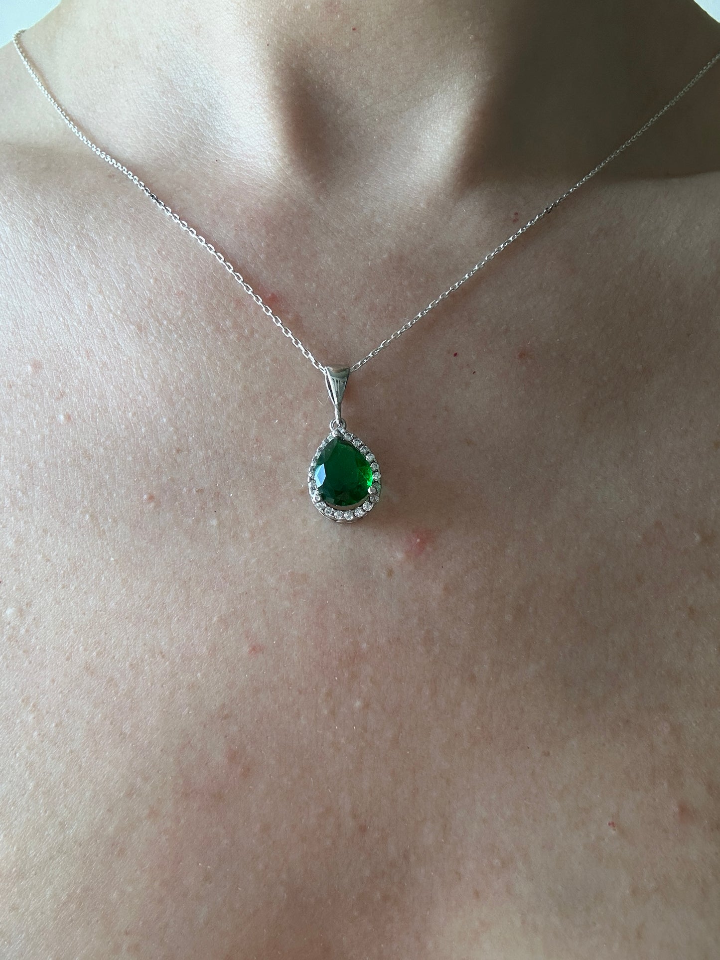 Gloria Emerald Teardrop Dainty Necklace Set