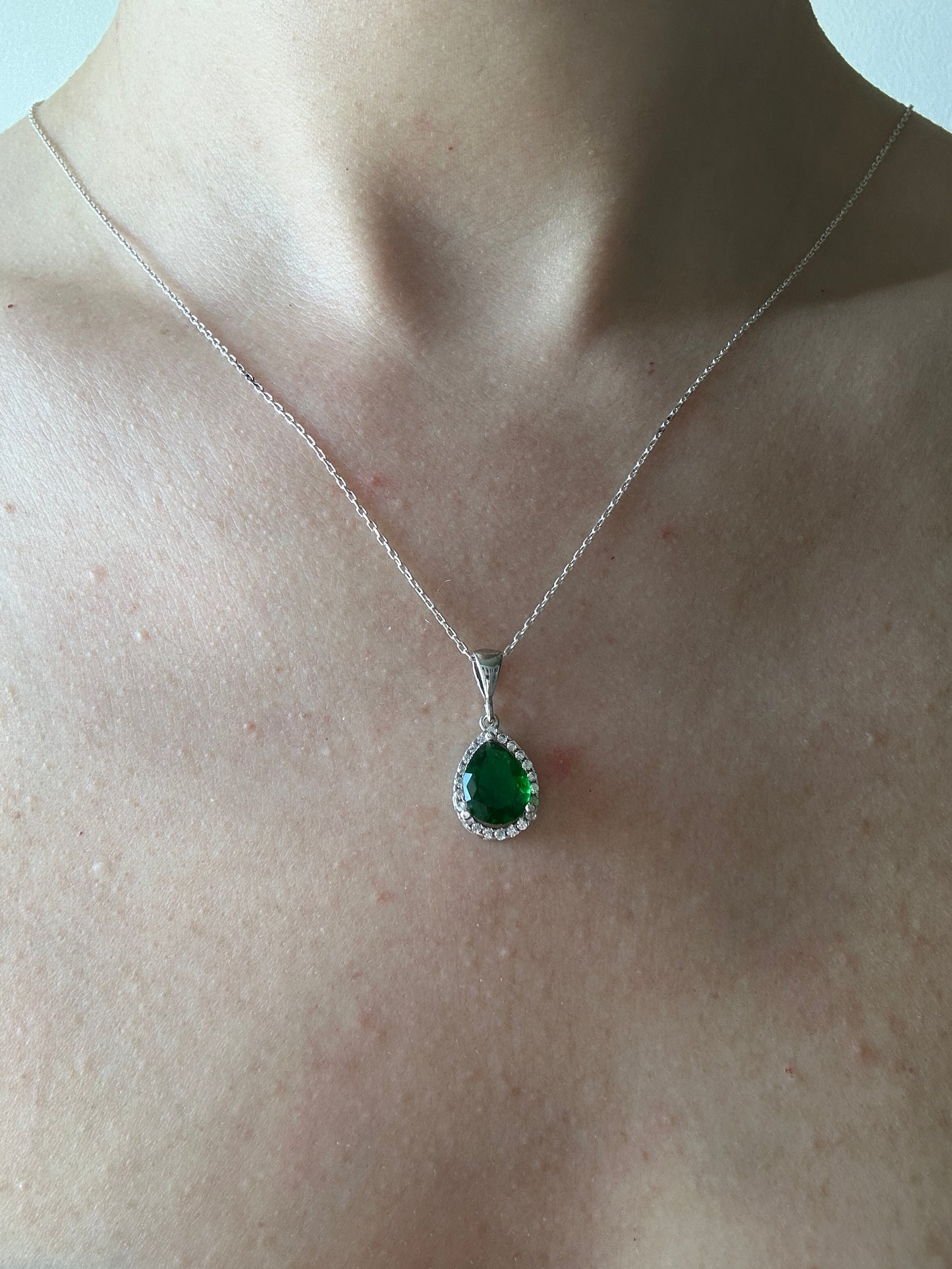 Gloria Emerald Teardrop Dainty Necklace Set