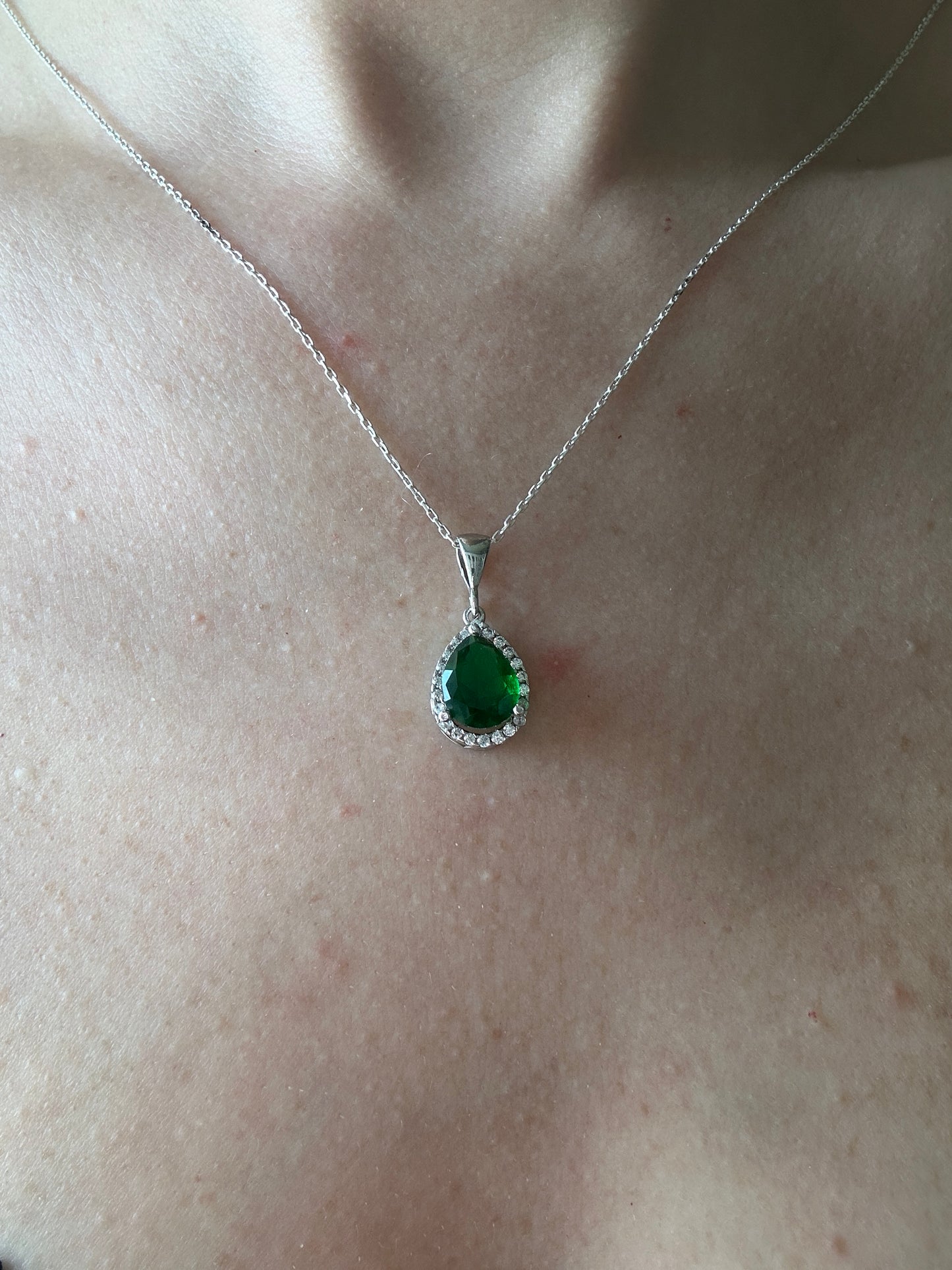 Gloria Emerald Teardrop Dainty Necklace Set