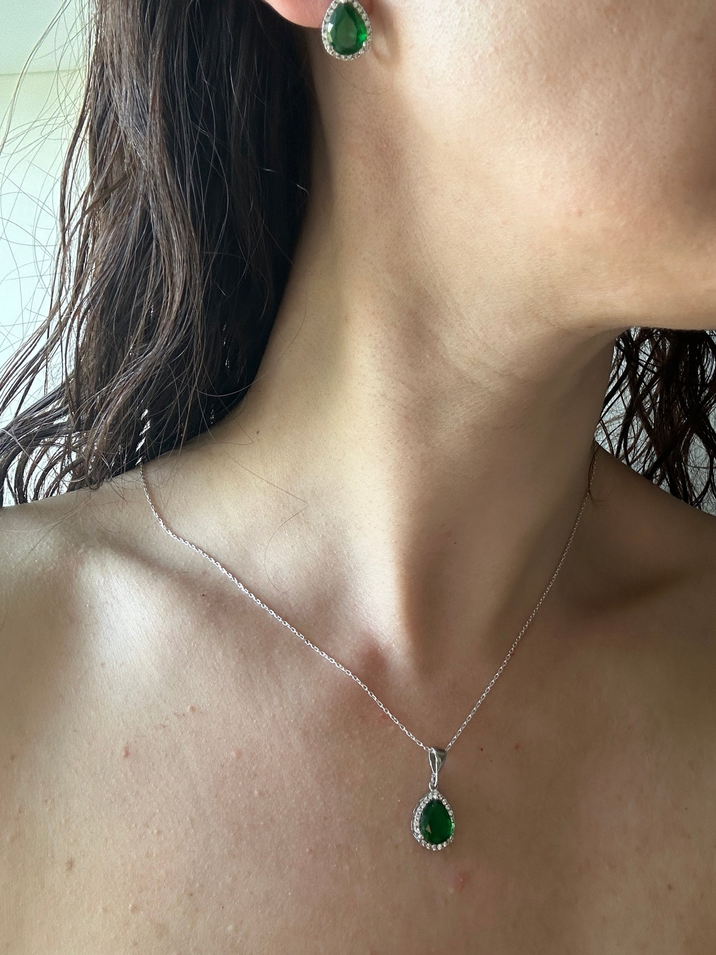 Gloria Emerald Teardrop Dainty Necklace Set