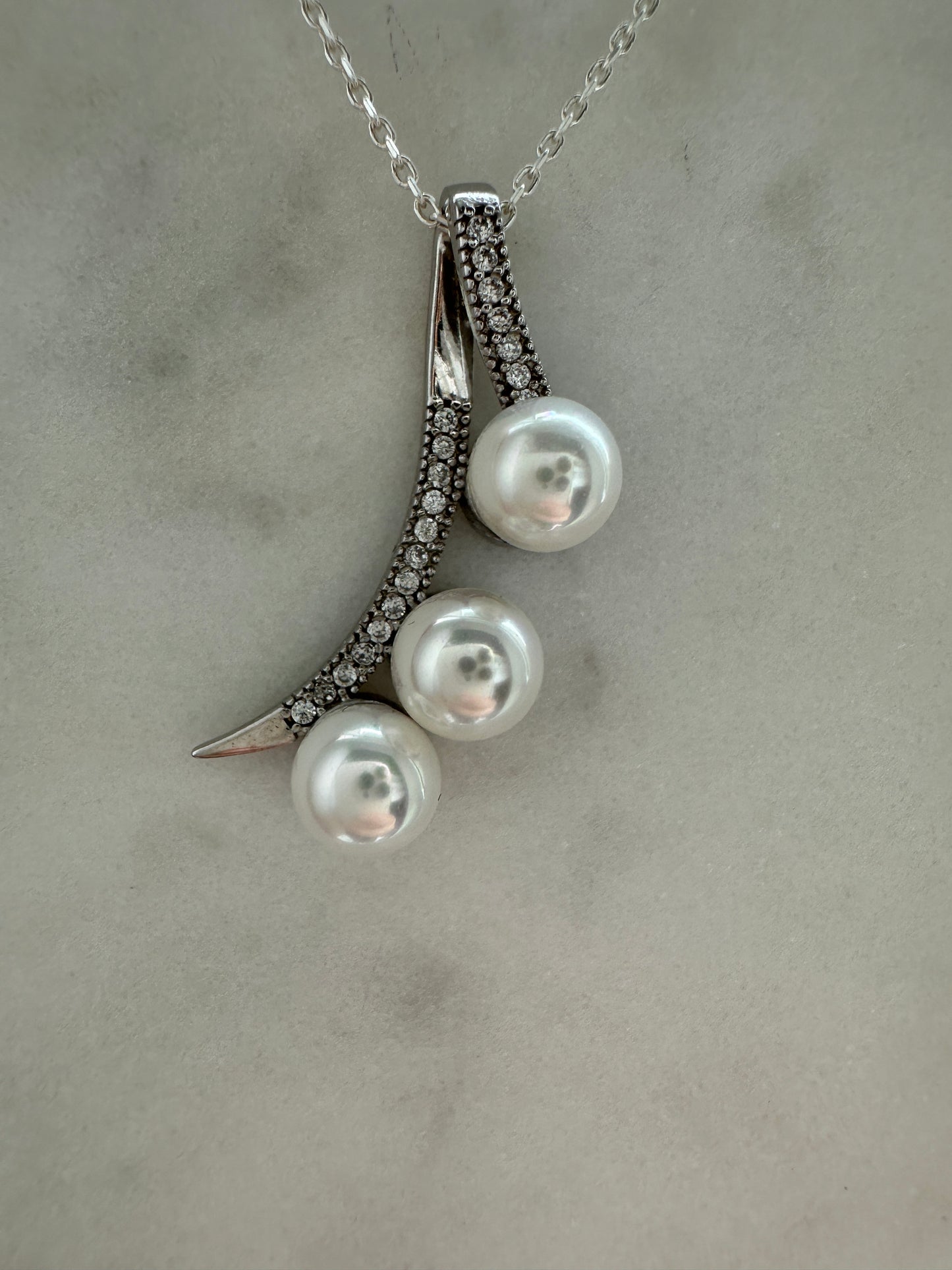 Elegant Design 3 Pieces Pearl Necklace