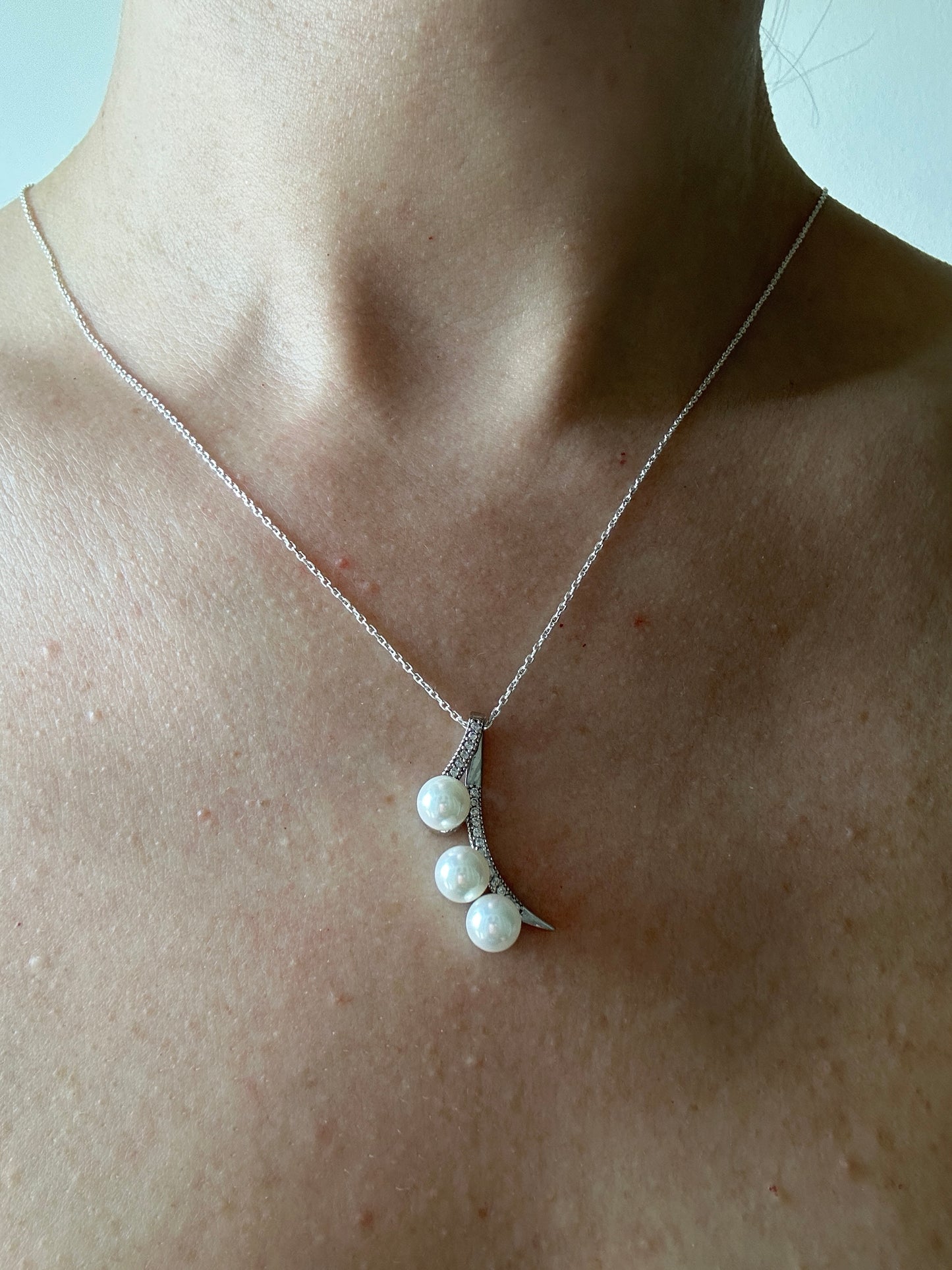 Elegant Design 3 Pieces Pearl Necklace