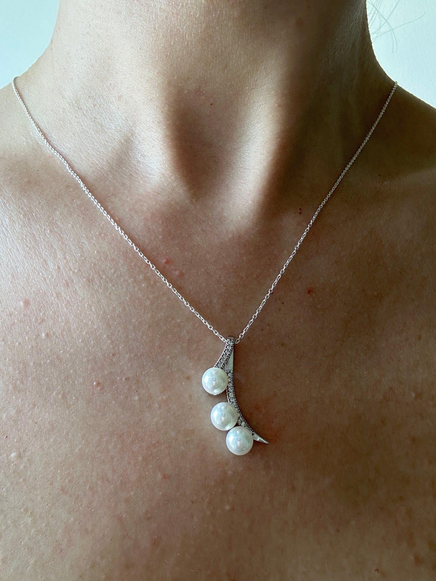 Elegant Design 3 Pieces Pearl Necklace