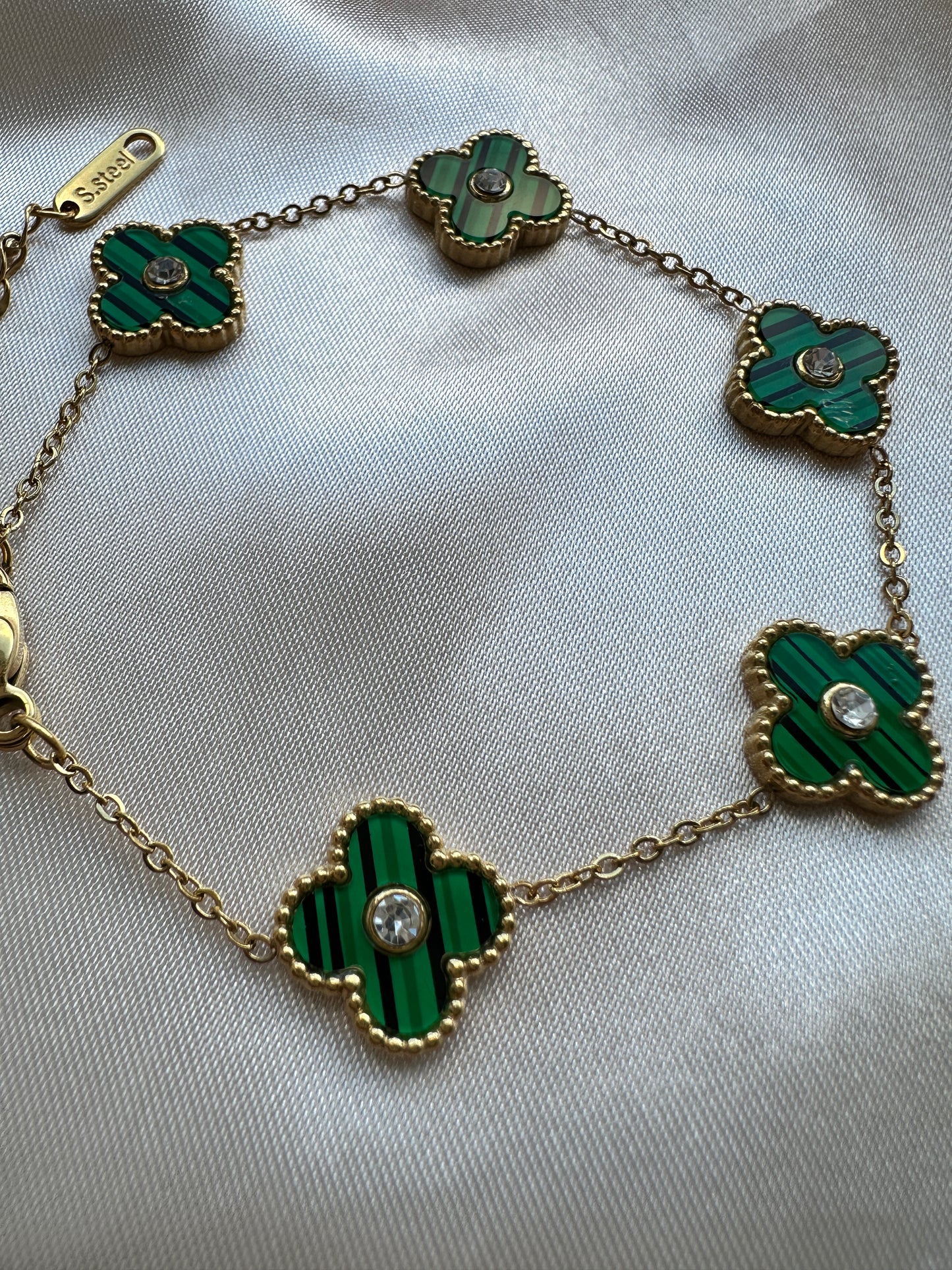 Dainty Four Leaf Clover Bracelet Emerald