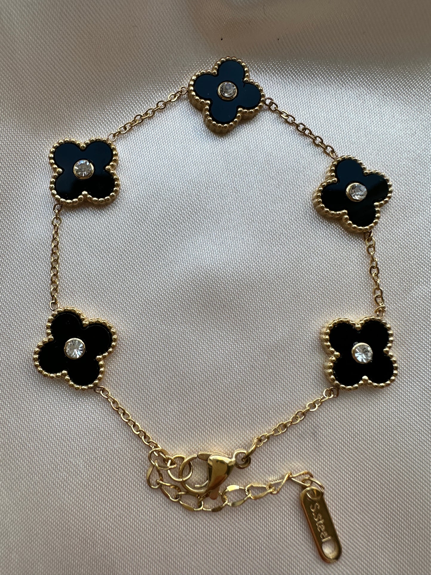 Dainty Four Leaf Clover Bracelet Black