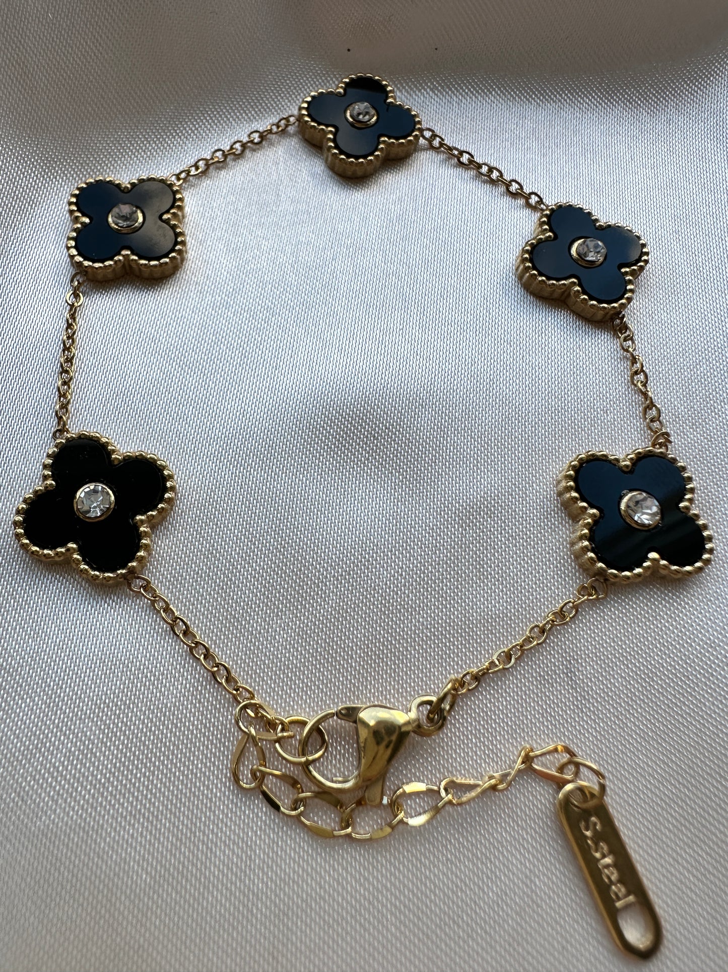 Dainty Four Leaf Clover Bracelet Black