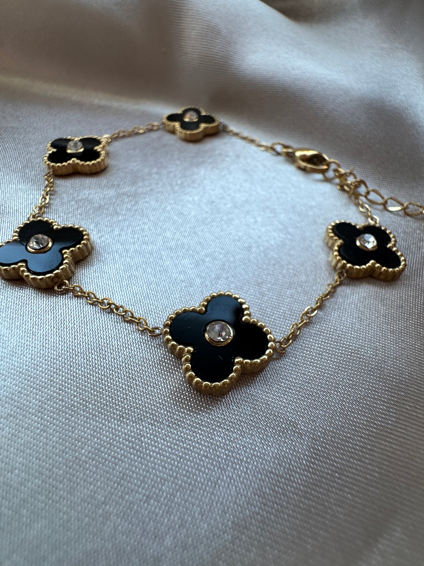 Dainty Four Leaf Clover Bracelet Black