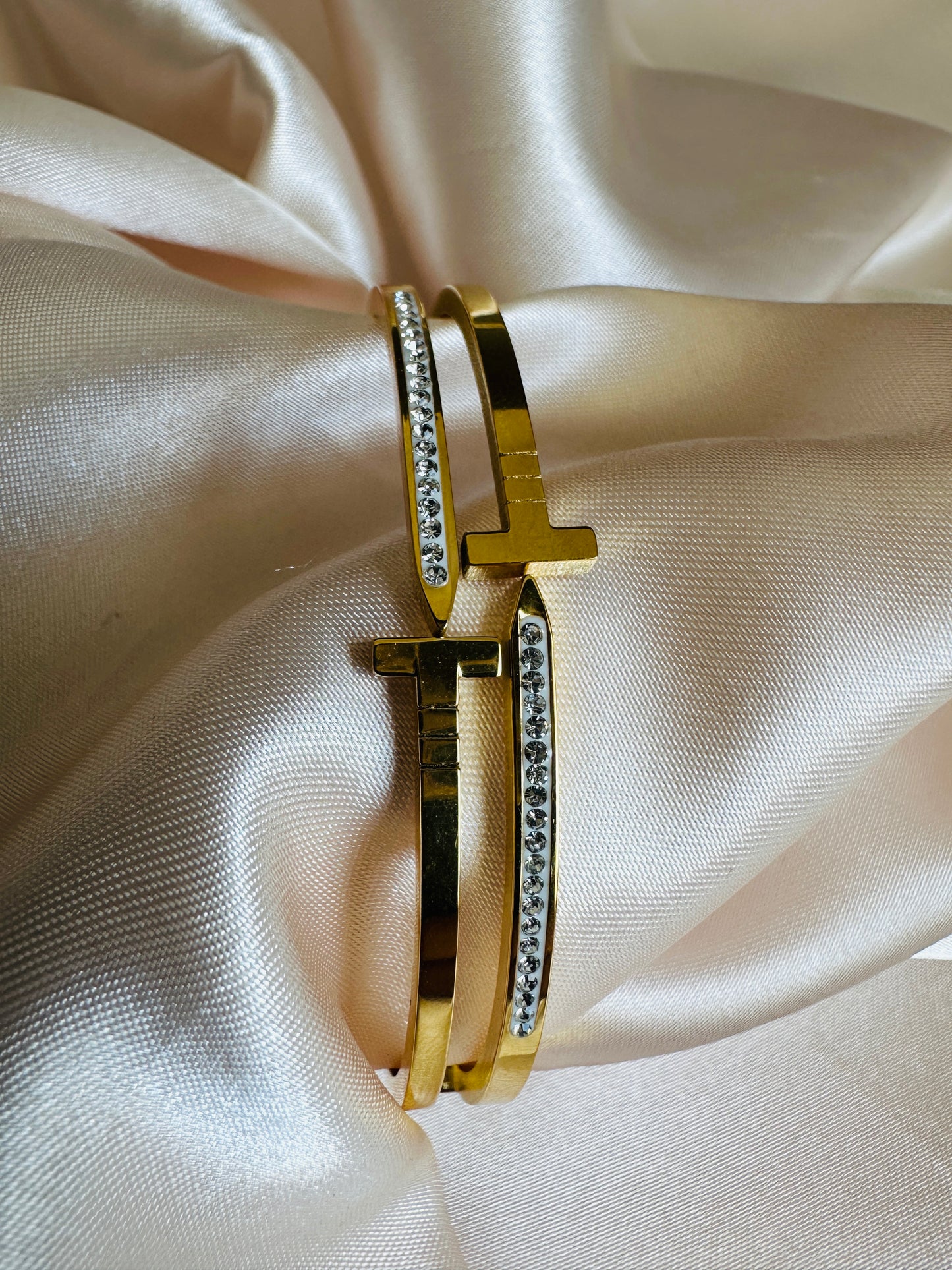 Dorothy 18K Gold Bangle