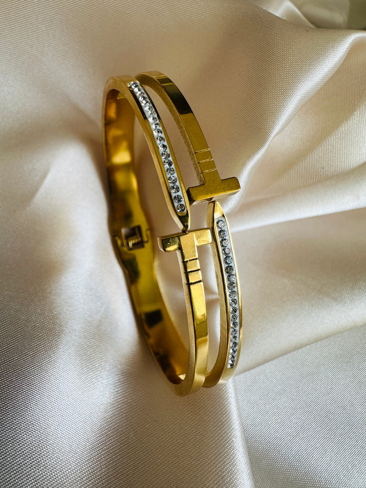 Dorothy 18K Gold Bangle