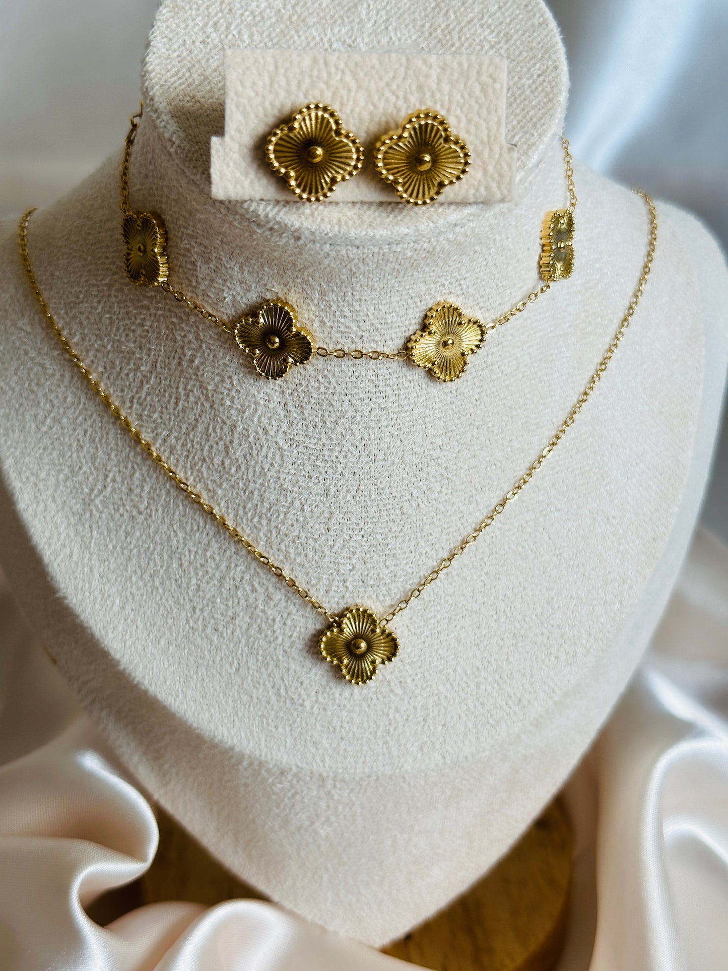 Florentina Four Leaf Clover Necklace Set Gold