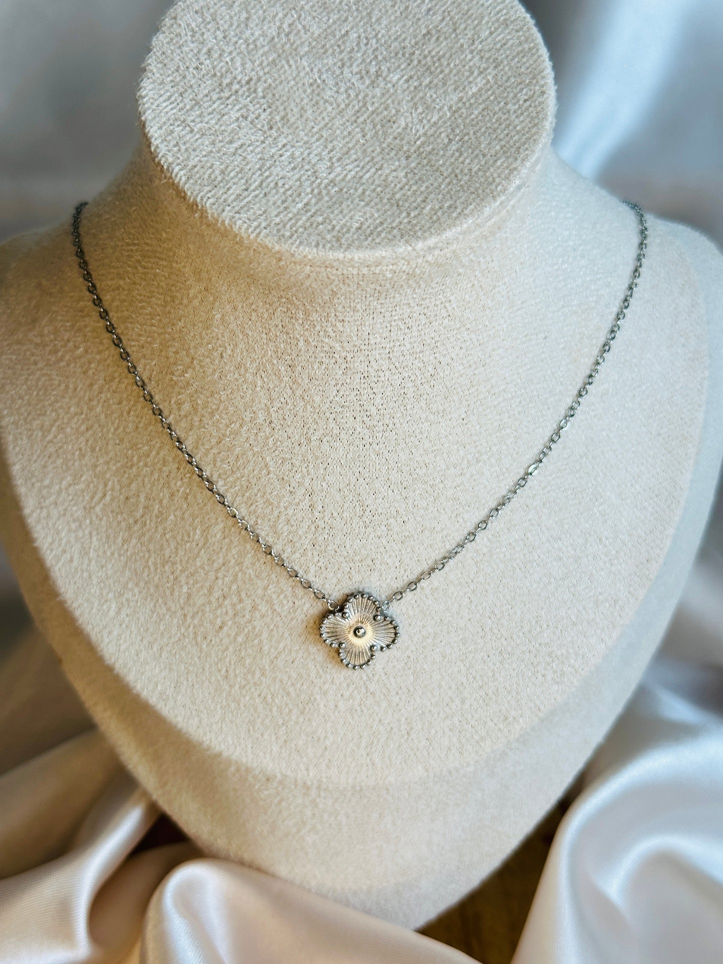 Delicia Four Leaf Clover Necklace Silver