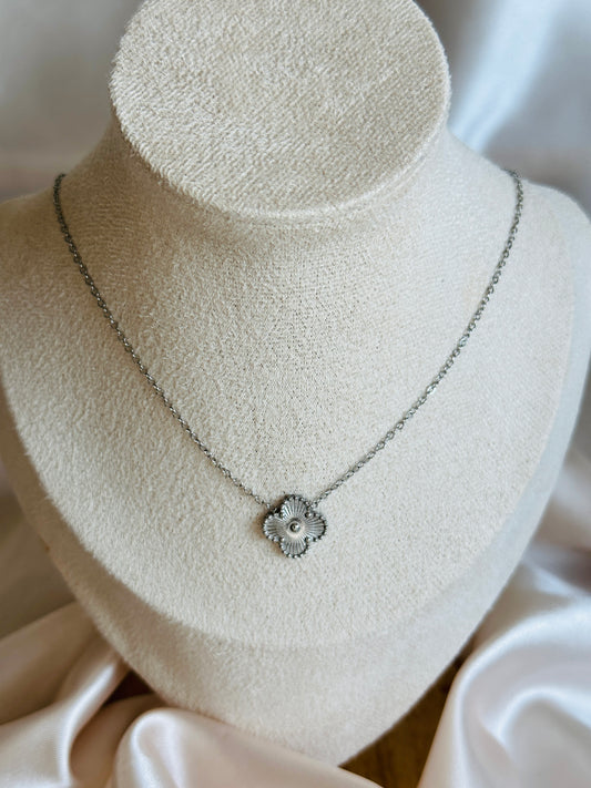 Delicia Four Leaf Clover Necklace Silver