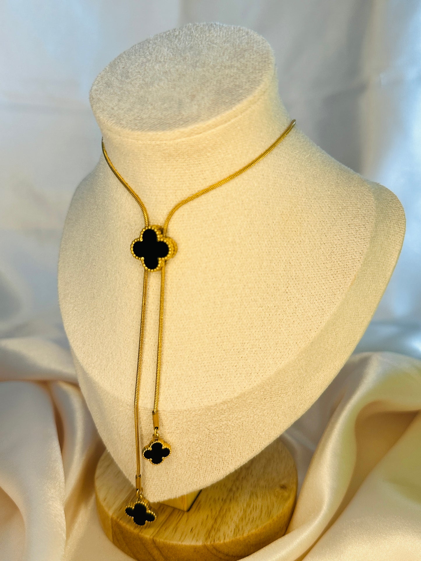 Vita Four Leaf Clover Necklace Black