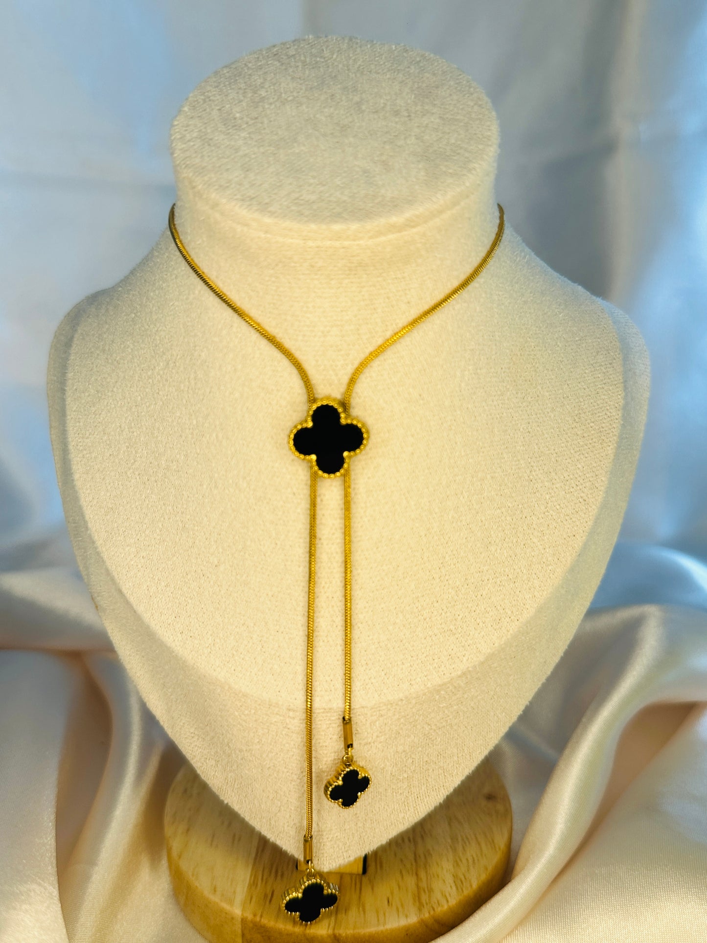 Vita Four Leaf Clover Necklace Black