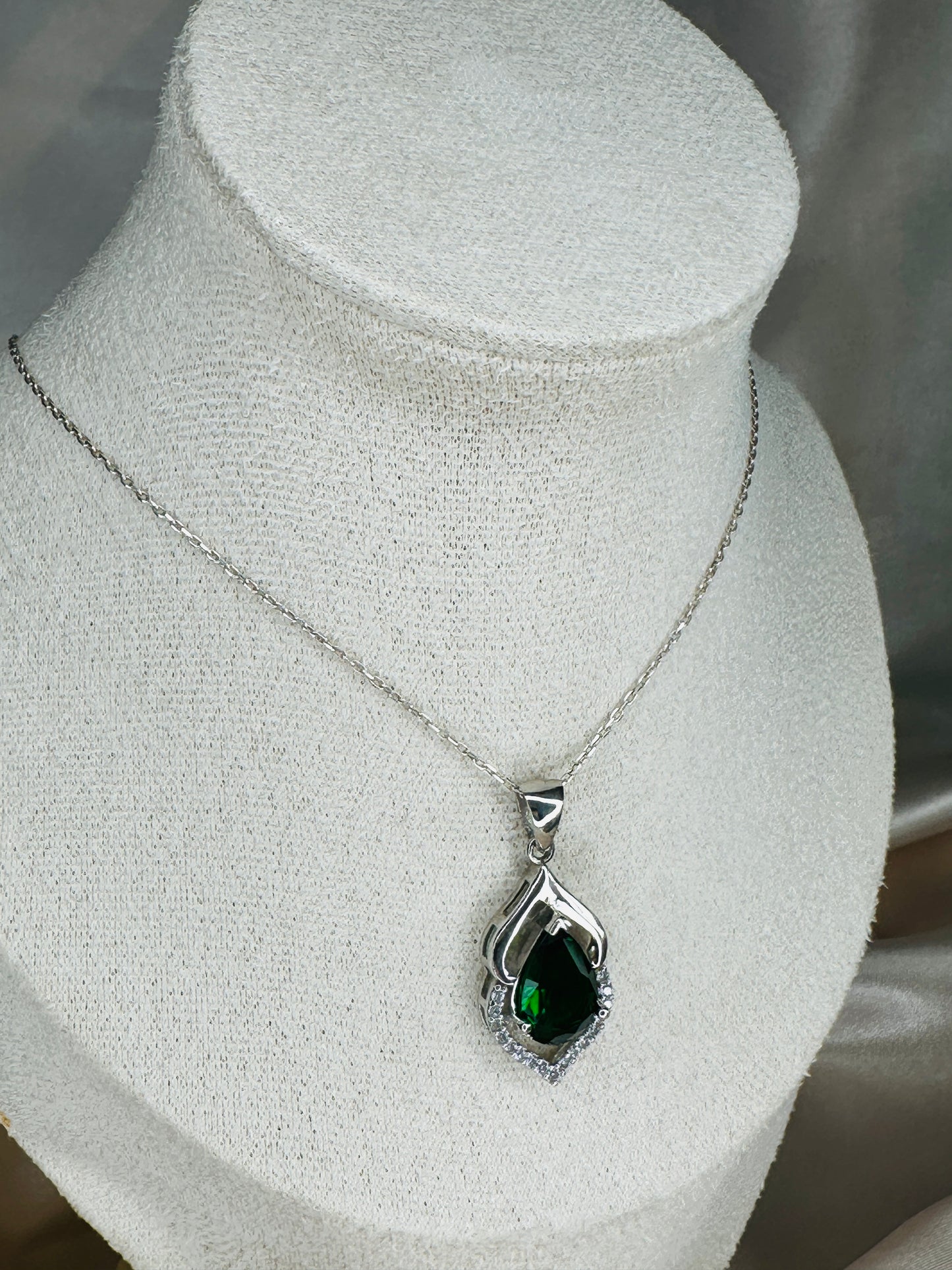 Levina Emerald Teardrop Necklace