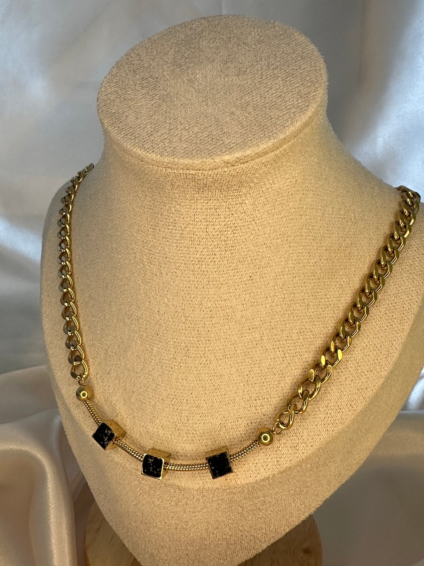Gold Figaro Chain Necklace: Hypoallergenic Gift for Mom