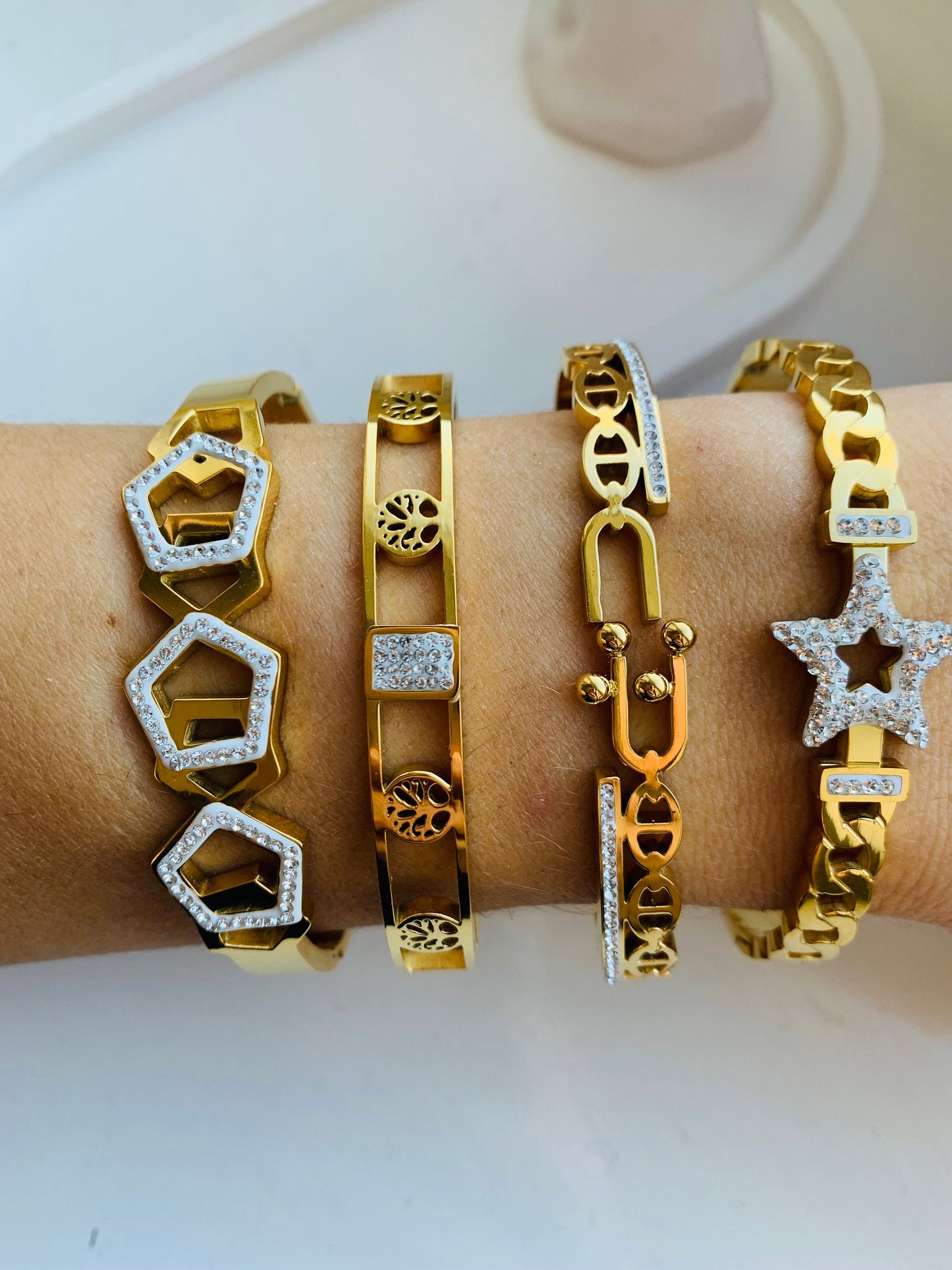 Aeliana Gold Bangle