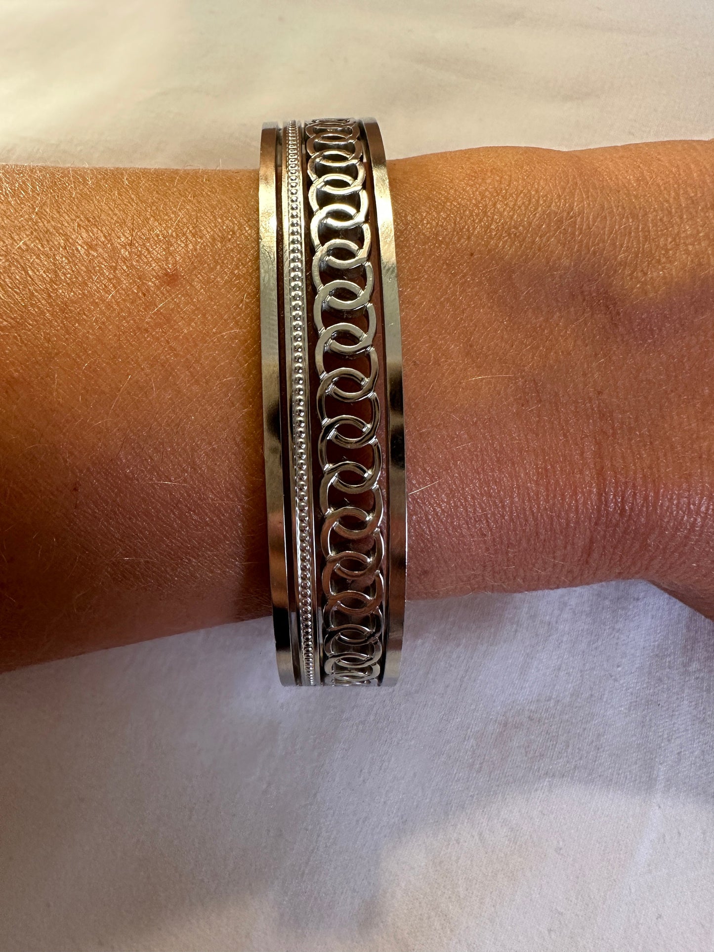 Stainless Steel Silver Bangle: Tarnishproof Chain Design
