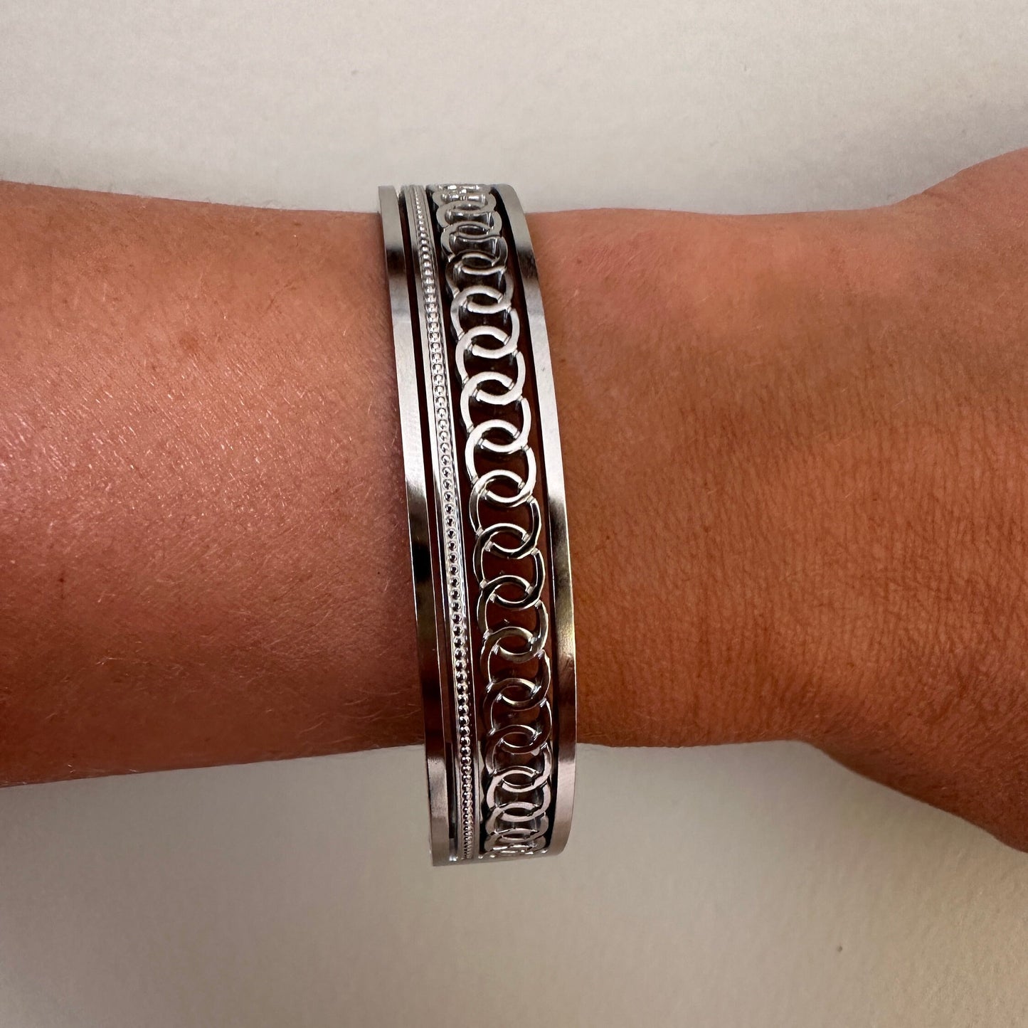 Stainless Steel Silver Bangle: Tarnishproof Chain Design