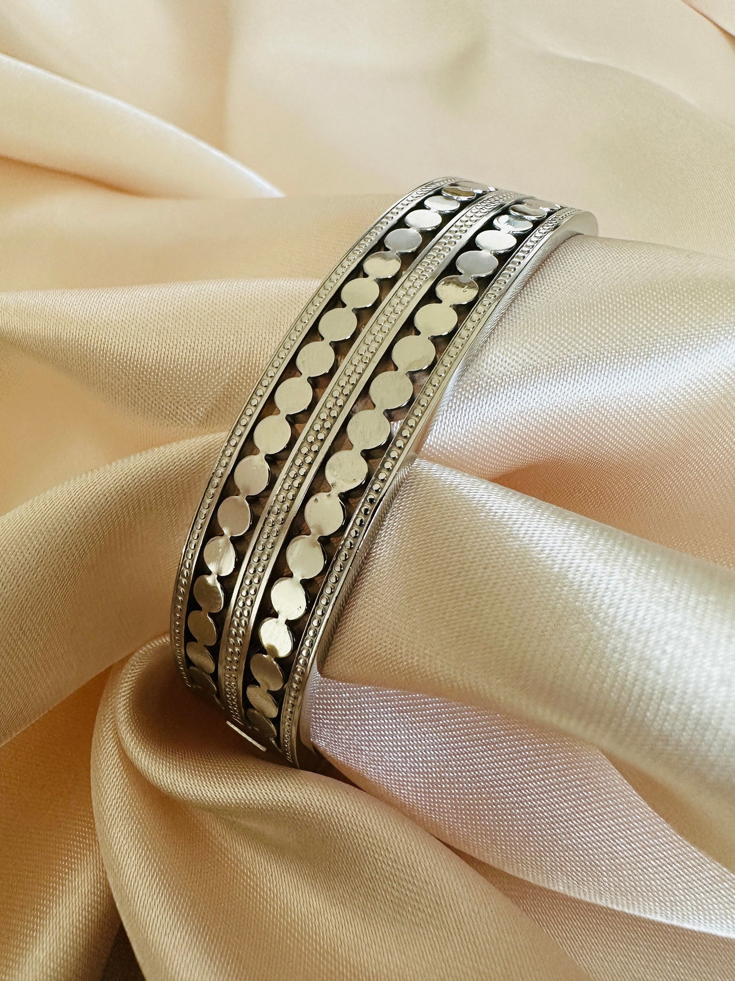 Arwen Stainless Steel Bangle: Silver Circle Design, Tarnishproof