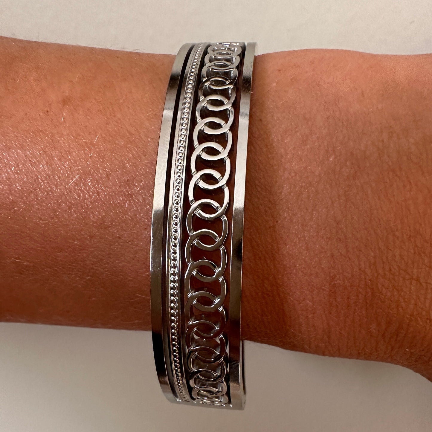 Stainless Steel Silver Bangle: Tarnishproof Chain Design