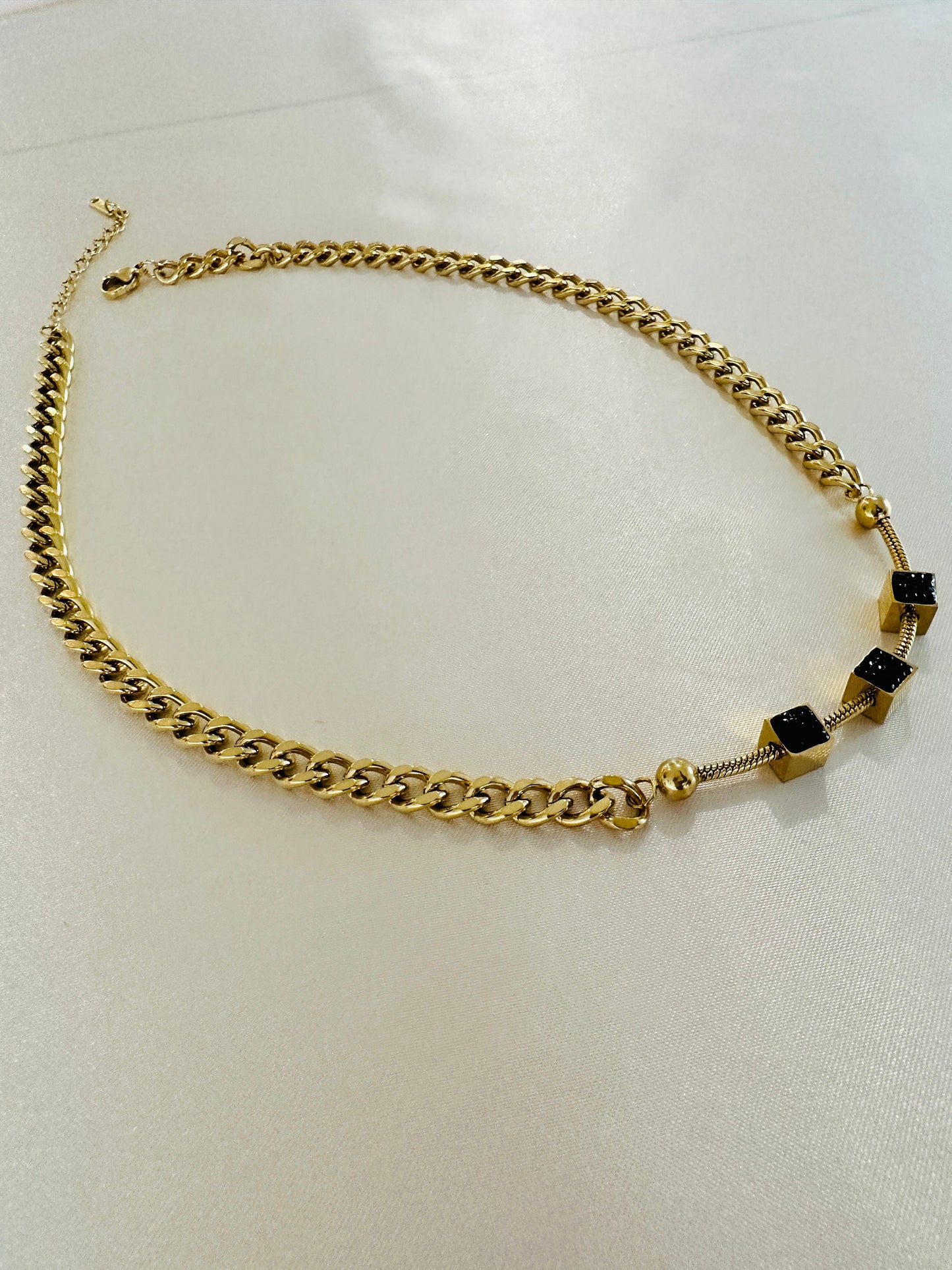 Gold Figaro Chain Necklace: Hypoallergenic Gift for Mom