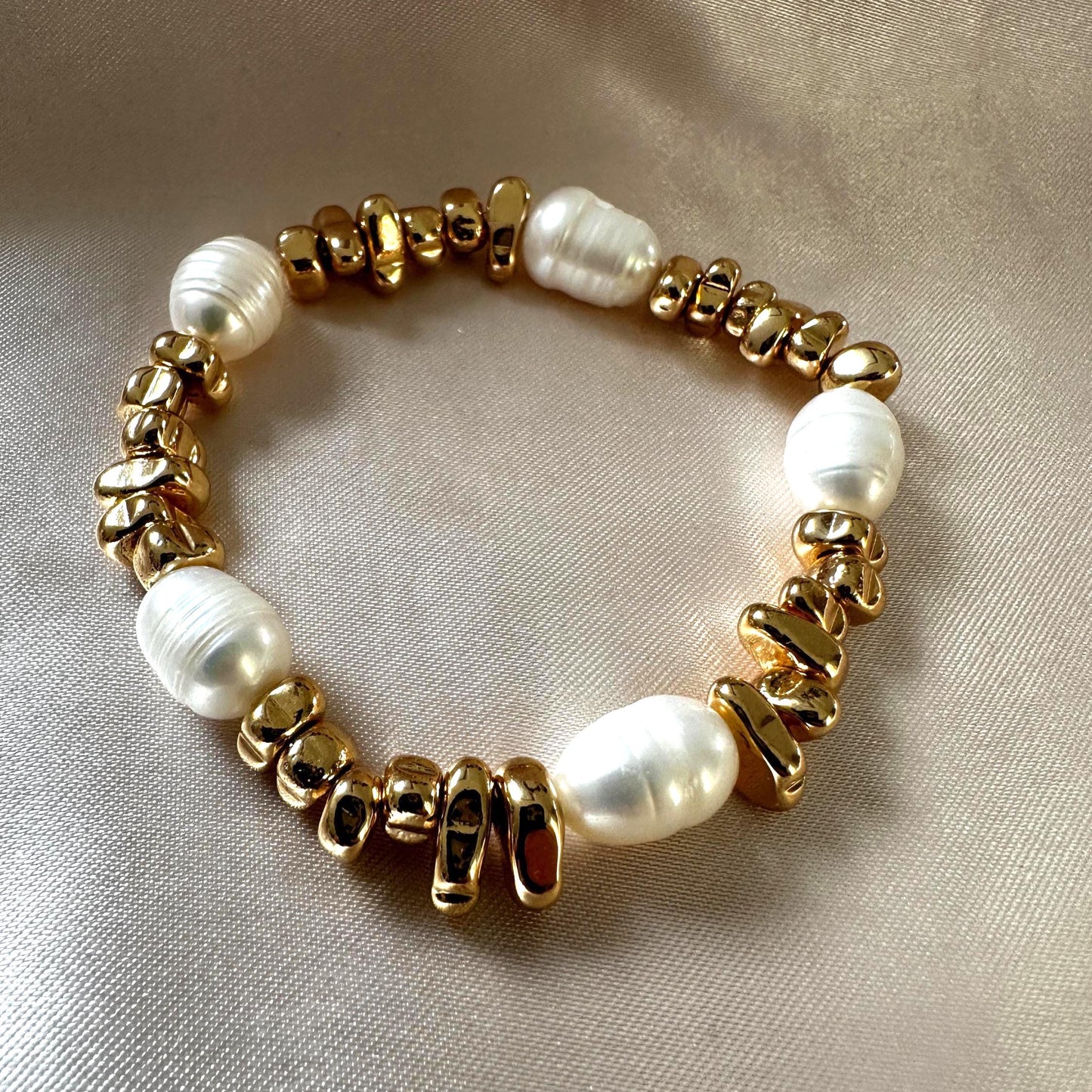 Natural Pearl and Free Form Hematite Bracelet– Delicate Handmade Jewelry for Women